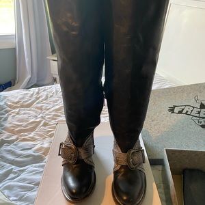 Like new black boots